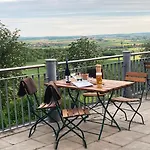Schloss Frankenberg Hotel *