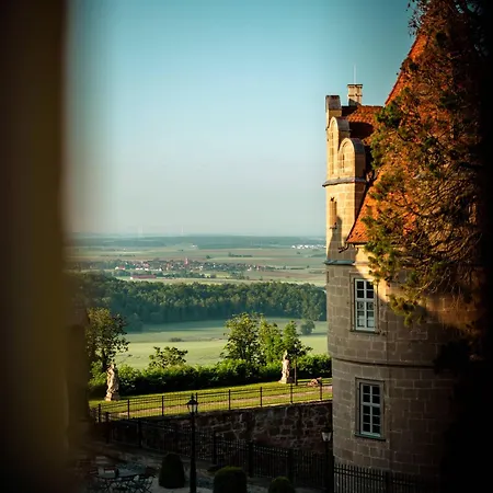 Schloss Frankenberg Отель Weigenheim