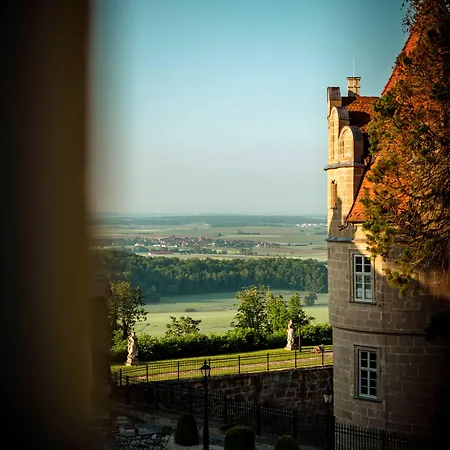 Schloss Frankenberg Отель Weigenheim